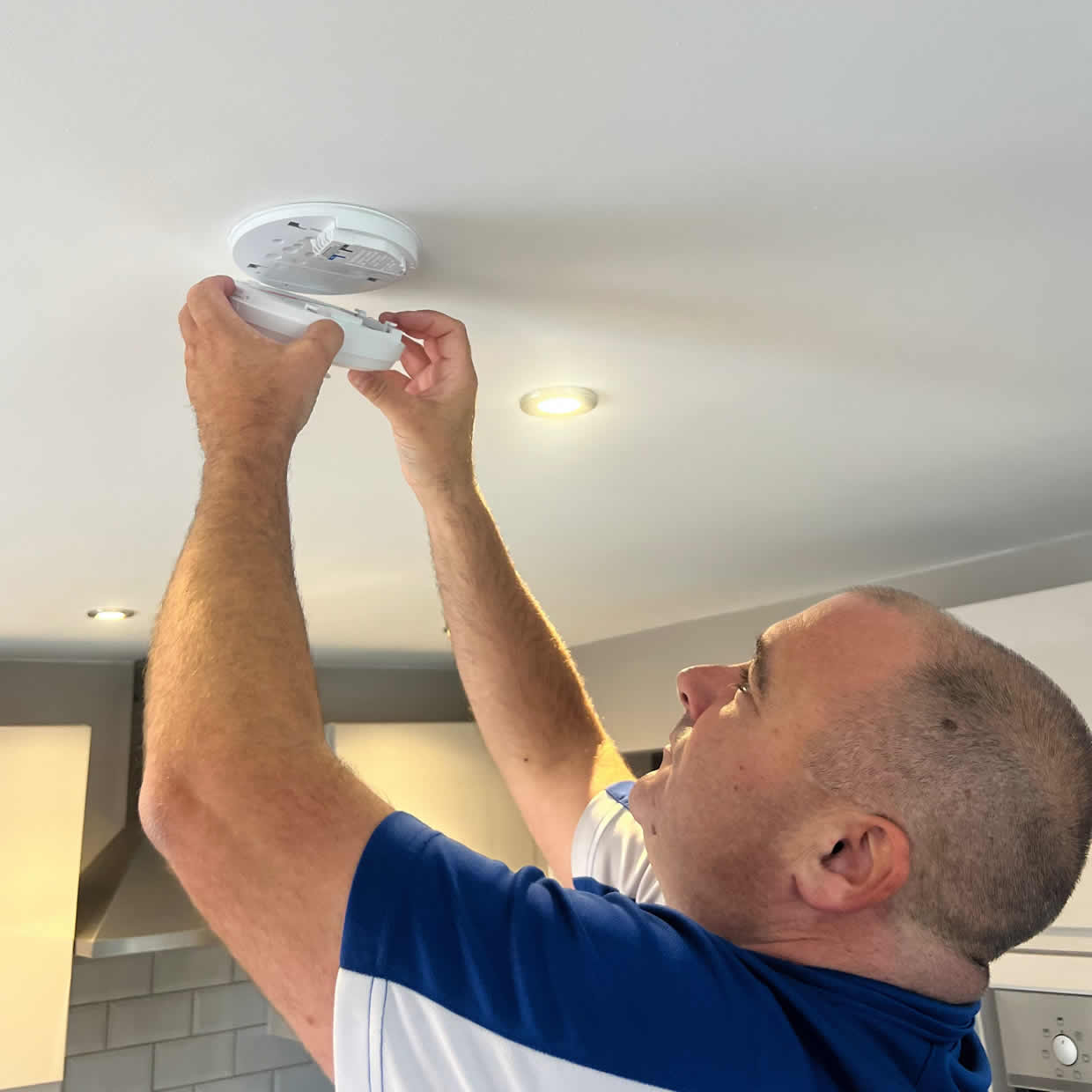 Local smoke alarm installer covering Reigate and RH2